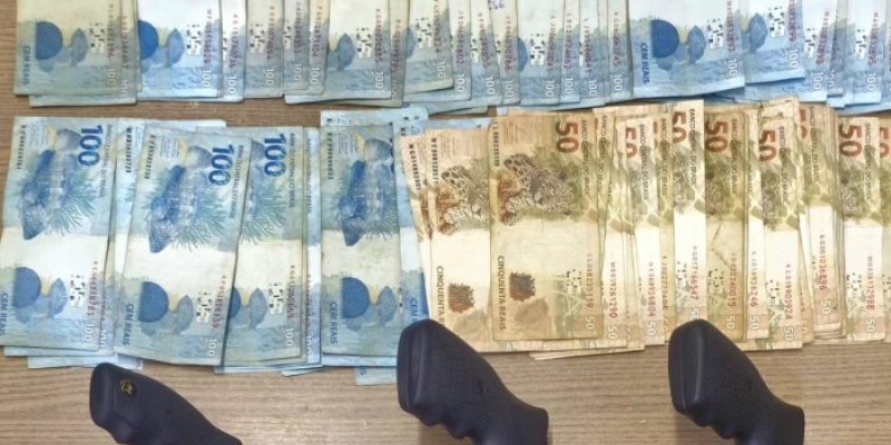 Polícia Militar apreende três armas de fogo e dinheiro ao abordar casal na cidade de Campina Grande