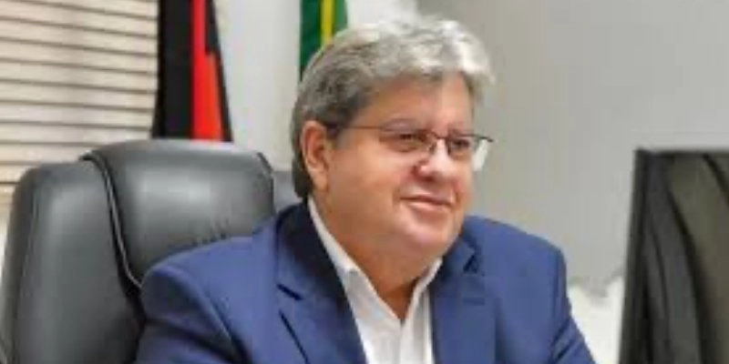 Governador João Azevêdo é internado em João Pessoa com crise de vesícula e pode passar por cirurgia