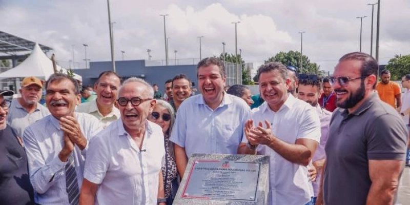 Cícero Lucena entrega Feira Livre do Colinas do Sul, unindo comércio, lazer e cultura
