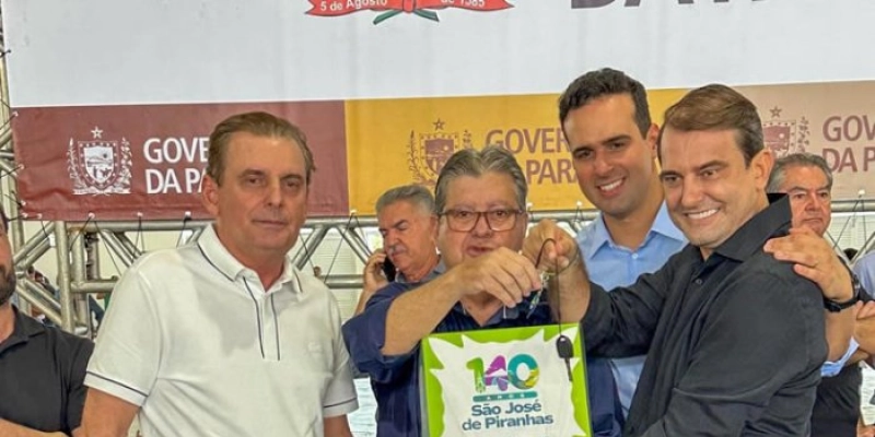 Prefeito Bal Lins recebe ônibus escolar e convida governador para aniversário de São José de Piranhas