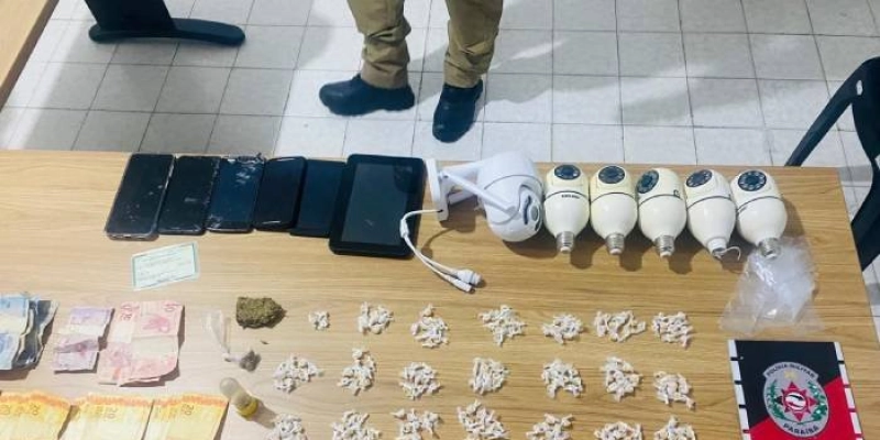 Ex-presidiário com tornozeleira eletrônica é preso com mais de 270 pedras de crack em Pombal