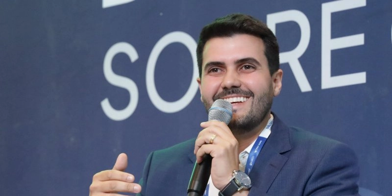 Wilson Filho apresenta iniciativas da Secretaria de Educação  durante evento internacional promovido pela FGV