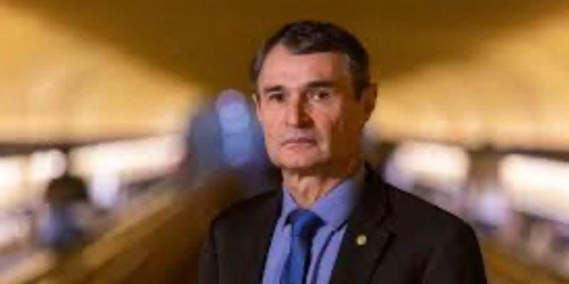Romero Rodrigues evita polêmica e reforça que não discutiu aliança com Cícero Lucena