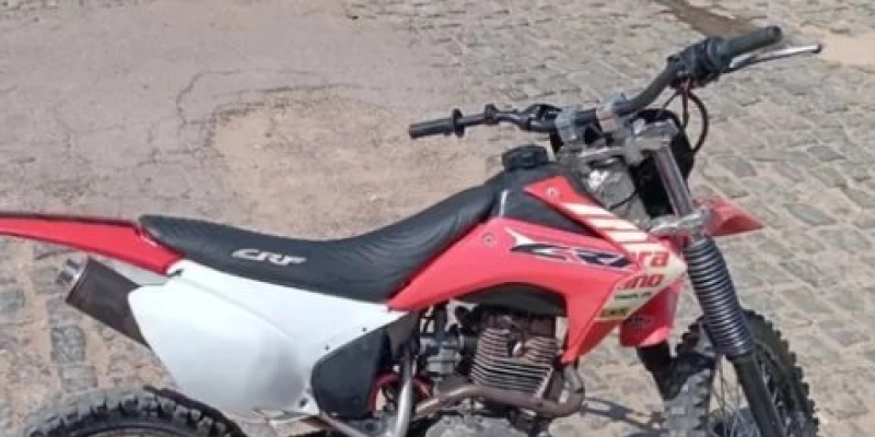 Polícia militar apreende motocicleta com sinais identificadores adulterados em Cajazeiras