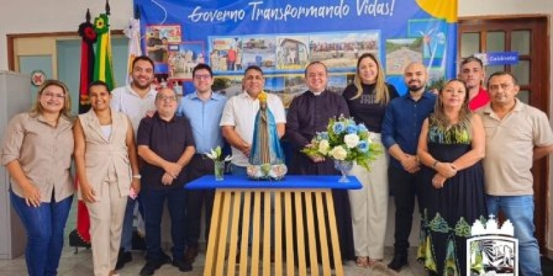 Prefeitura de Aparecida recebe imagem de Nossa Senhora Aparecida no Paço Municipal