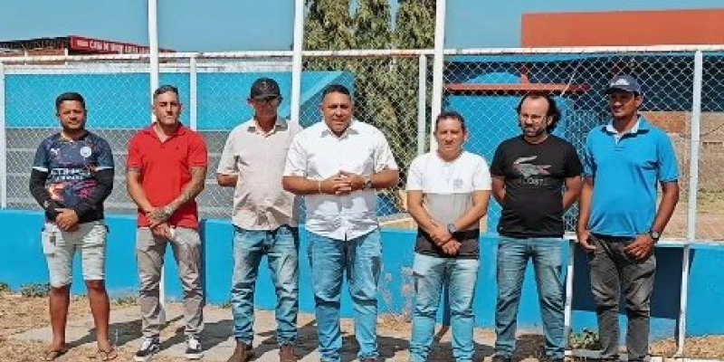 João Neto visita Campo O Nenenzão, que será reformado e ampliado em Aparecida
