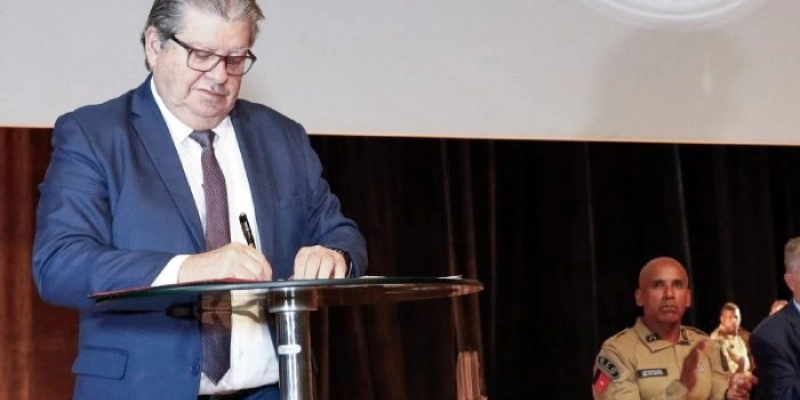 João Azevêdo entrega atos de promoções de 189 oficiais da PM e participa de formatura de novos soldados