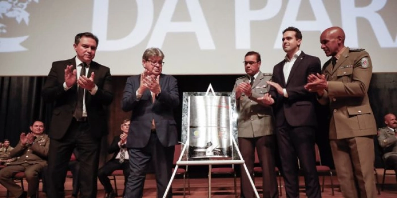 João Azevêdo participa de formatura de 799 novos soldados da PM e Bombeiros e destaca valorização das forças de Segurança 
