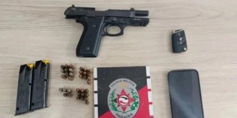 Operação policial em Cajazeiras resulta na detenção de homem armado