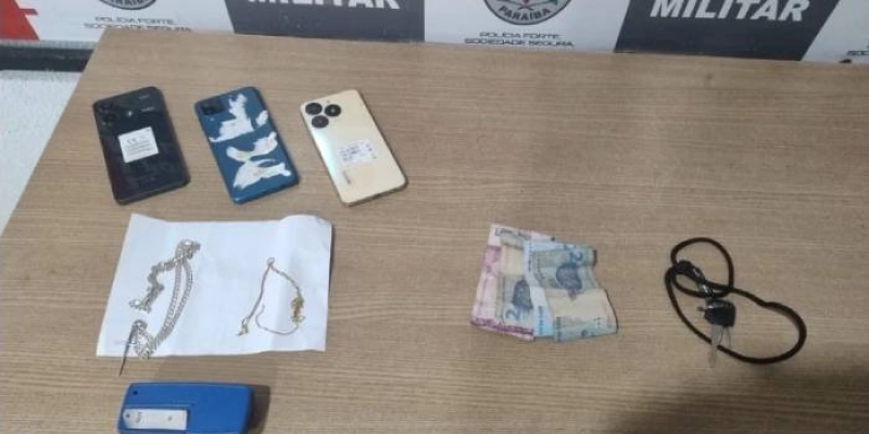 Polícia Militar prende assaltantes que tomavam cordões de ouro e joias