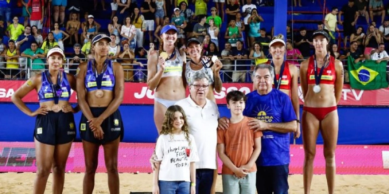 João Azevêdo prestigia Final do Circuito Mundial de Vôlei de Praia e confirma edição 2026 do Paraíba World Beach Games
