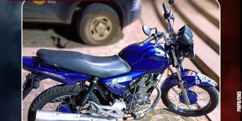Perseguição da ROTAM acaba em acidente e motocicleta apreendida em Cajazeiras