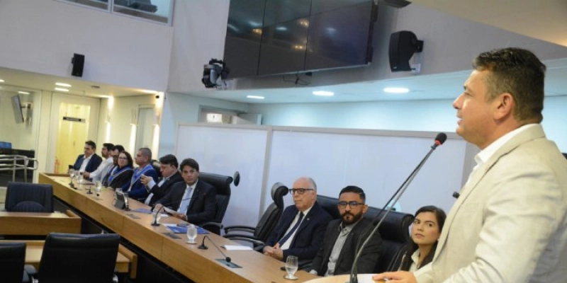 Assembleia homenageia profissional de administração em sessão conjunta com a CMJP