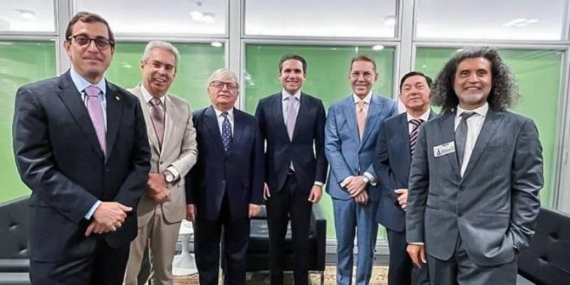 A convite de Hugo Motta, Gervásio Maia dialoga com autoridades do Judiciário