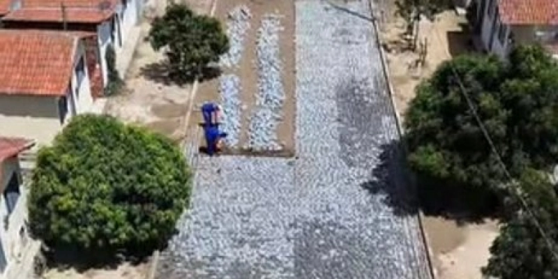 Obra de pavimentação no Sítio Coréia, em Lastro, entra em fase final