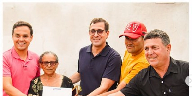 Gervásio Maia celebra entrega de escrituras e pavimentação em Bananeiras