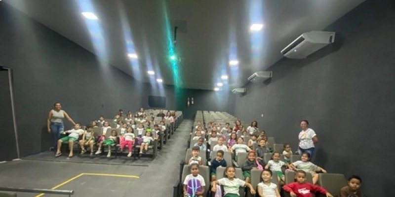 Prefeitura de Sousa inicia sessões de cinema para alunos da rede municipal no Cinema Municipal
