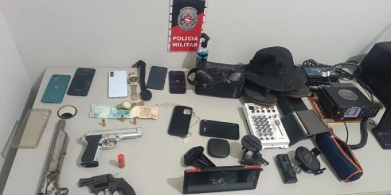 Polícia Militar monta cerco e prende suspeitos com armas e um carro roubado em Bayeux