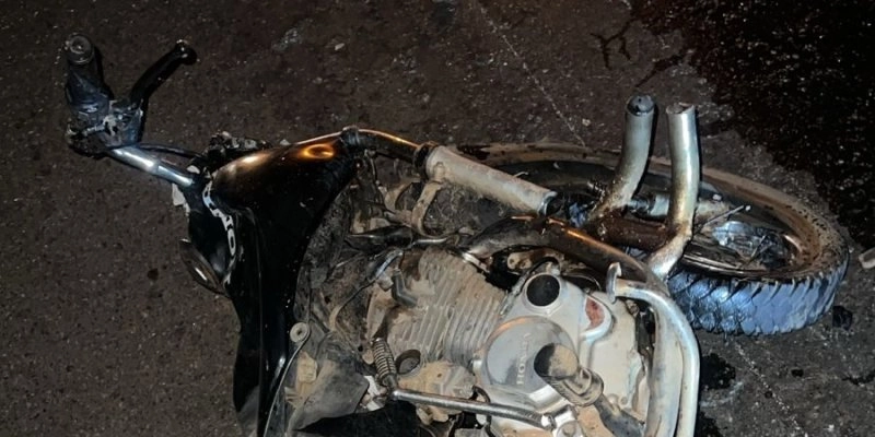 Motociclista morre em grave colisão com carreta na BR-405