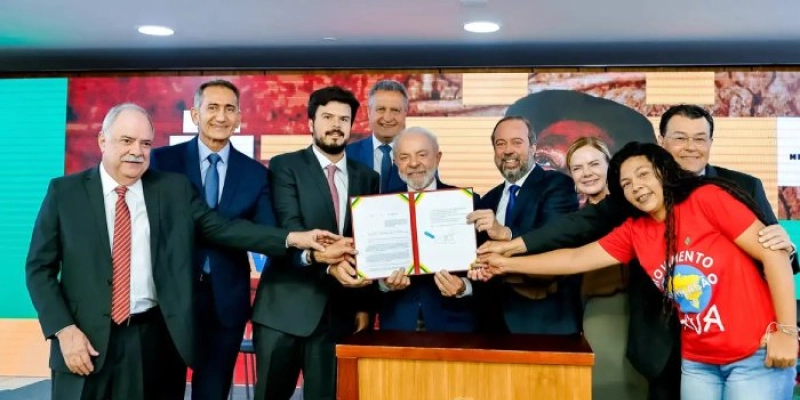 Lula sanciona gratuidade em conta de luz para famílias de baixa renda