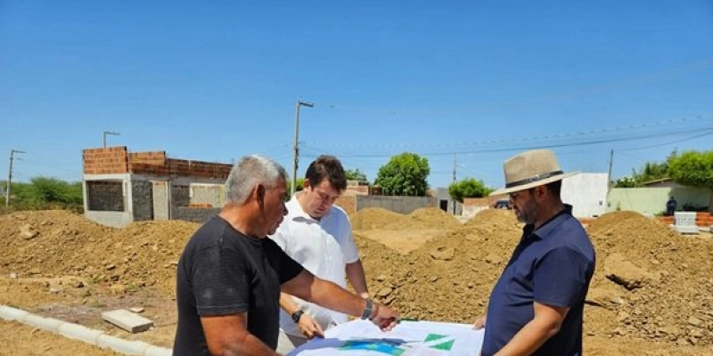 Helder Carvalho inspeciona obras e destaca investimentos para beneficiar a população sousense