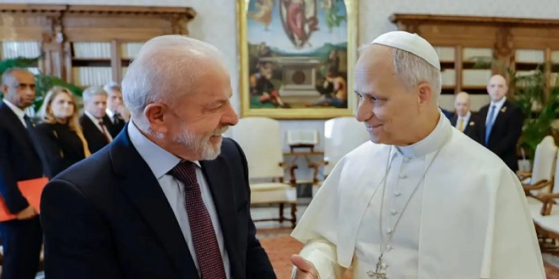 Lula se reúne com papa Leão XIV, pela primeira vez, no Vaticano
