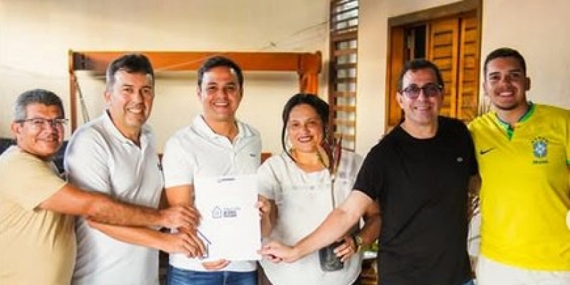 Gervásio Maia participa da entrega de escrituras e destaca avanços sociais em Bananeiras