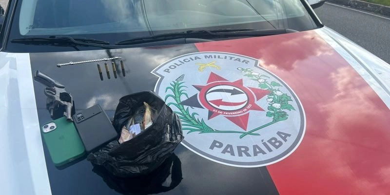 PM detém dupla e recupera todo o dinheiro roubado de estabelecimento comercial