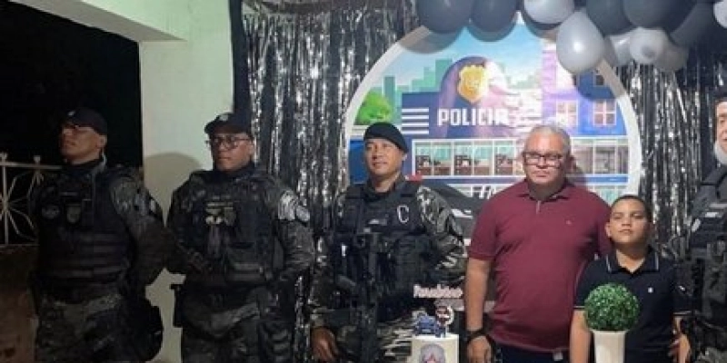 Policiais do 14º BPM prestigiam aniversário de criança no Alto Capanema, em Sousa