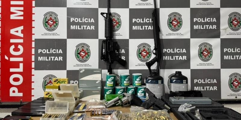 Mulher denuncia violência doméstica e PM prende marido com arsenal