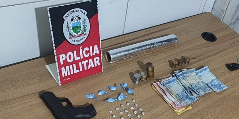 Mulher é presa com drogas e simulacro de pistola durante ação da ROTAM em Sousa