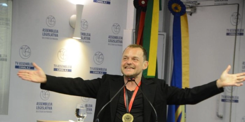 ALPB concede Medalha Augusto dos Anjos aо ator Mateus Nachtergaele