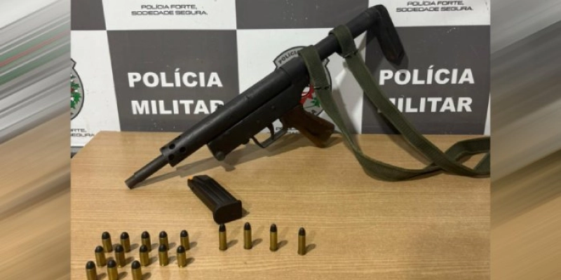  Polícia Militar apreende submetralhadora e drogas na zona sul da Capital