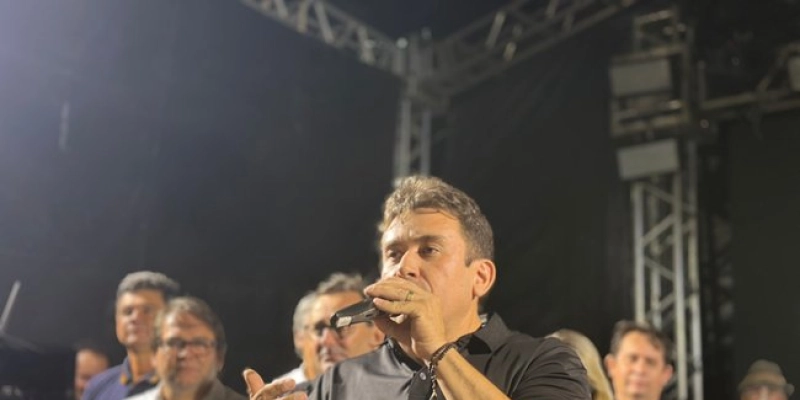 FEAGROS reúne multidão em Sousa; prefeito Helder Carvalho realiza abertura oficial do evento