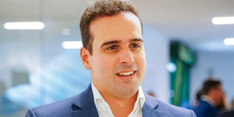 Festa de Adriano Galdino reúne aliados e opositores e movimenta bastidores da política paraibana