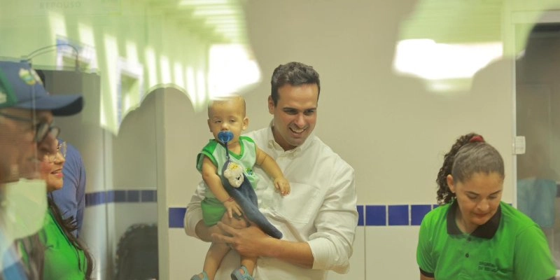 Lucas Ribeiro inaugura creche e inspeciona obras da educação em Triunfo e Poço Dantas