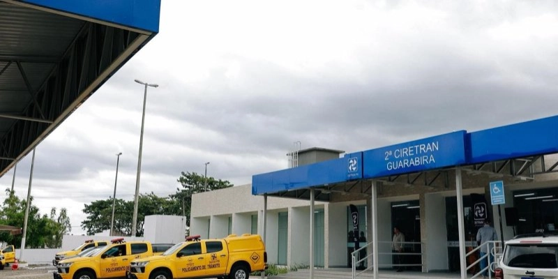 Vice-governador Lucas Ribeiro inaugura Laboratório Amanhã Digital, nova Ciretran e visita obras