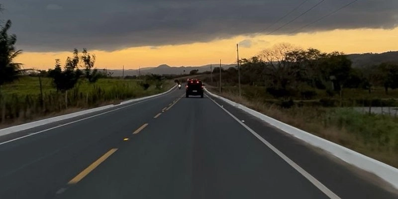 Lucas Ribeiro entrega estrada que liga Pirpirituba a Sertãozinho e reforça integração do Brejo
