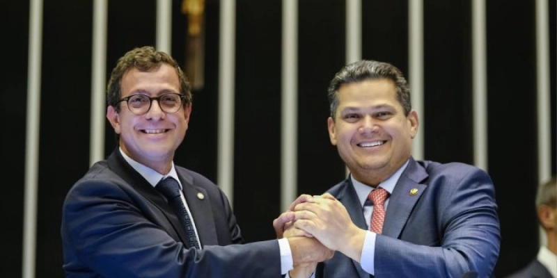 Gervásio Maia relata proposta que garante autorização permanente para isenção do Imposto de Renda