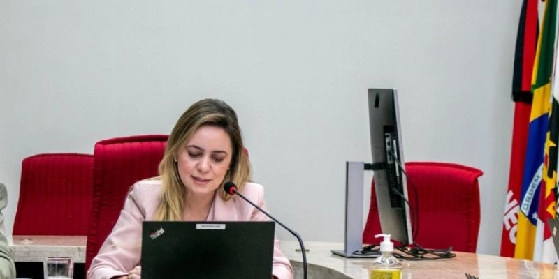TCE escolhe a conselheira Alanna Galdino para coordenar a ECOSIL e aprova contas de prefeituras