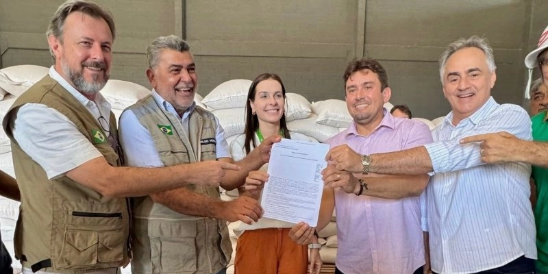 Luciano Cartaxo celebra inauguração do Polo da Conab em Sousa, assegurando 800 toneladas de grãos de milho até dezembro