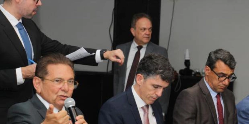 Adriano Galdino solicita prioridade do Governo na criação de unidade de Hemodiálise em Itabaiana