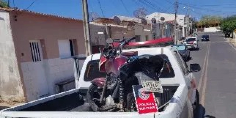 Polícia Militar prende motociclista em flagrante e apreende moto adulterada