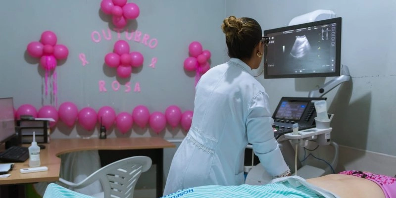 Hospital Edson Ramalho encerra atividades da campanha Outubro Rosa com realização de mais de 500 consultas médicas