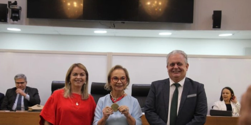 Bosco Carneiro propõe e ALPB concede Medalha Epitácio Pessoa à promotora Rosane Araújo