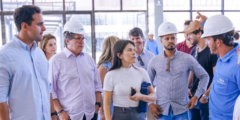 Lucas Ribeiro inspeciona obras da última etapa do Centro de Convenções de Campina Grande