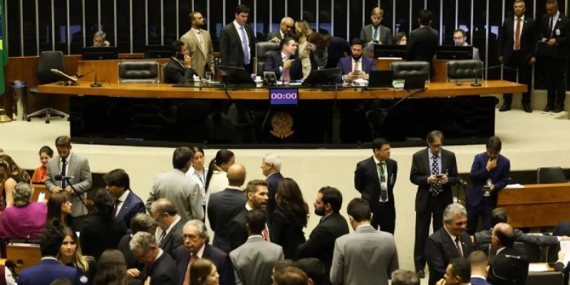 Câmara aprova projeto que dificulta abortos legais em crianças