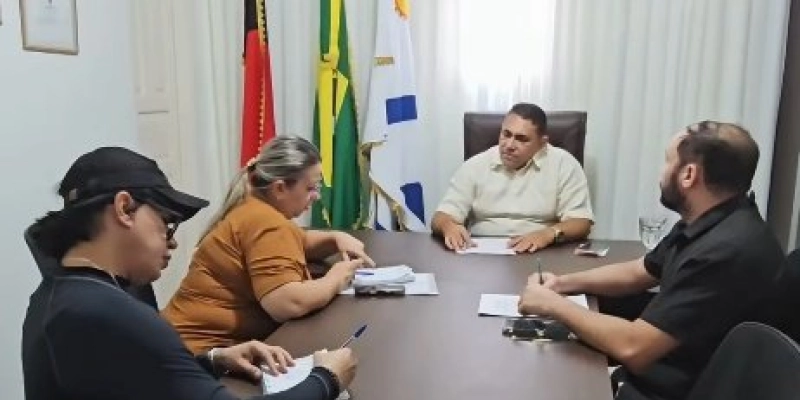 João Neto anuncia ampliação do EJA e criação de bolsa para estudantes em Aparecida