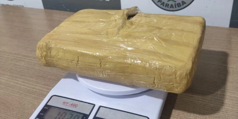 PM apreende droga e balança de precisão em mais uma ação contra o tráfico 