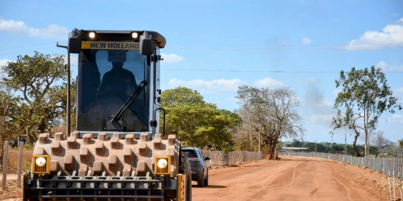 João Azevêdo entrega estrada em Cubati, inspeciona obras e assina convênio para ampliação do mercado público de Cuité 